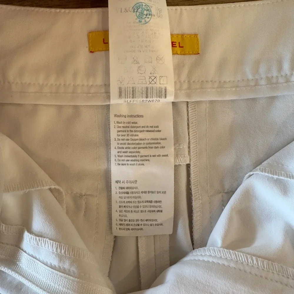 Louis Castel Women's White Golf Shorts-Size 70-U.S 4-Japanese Performance Fabric